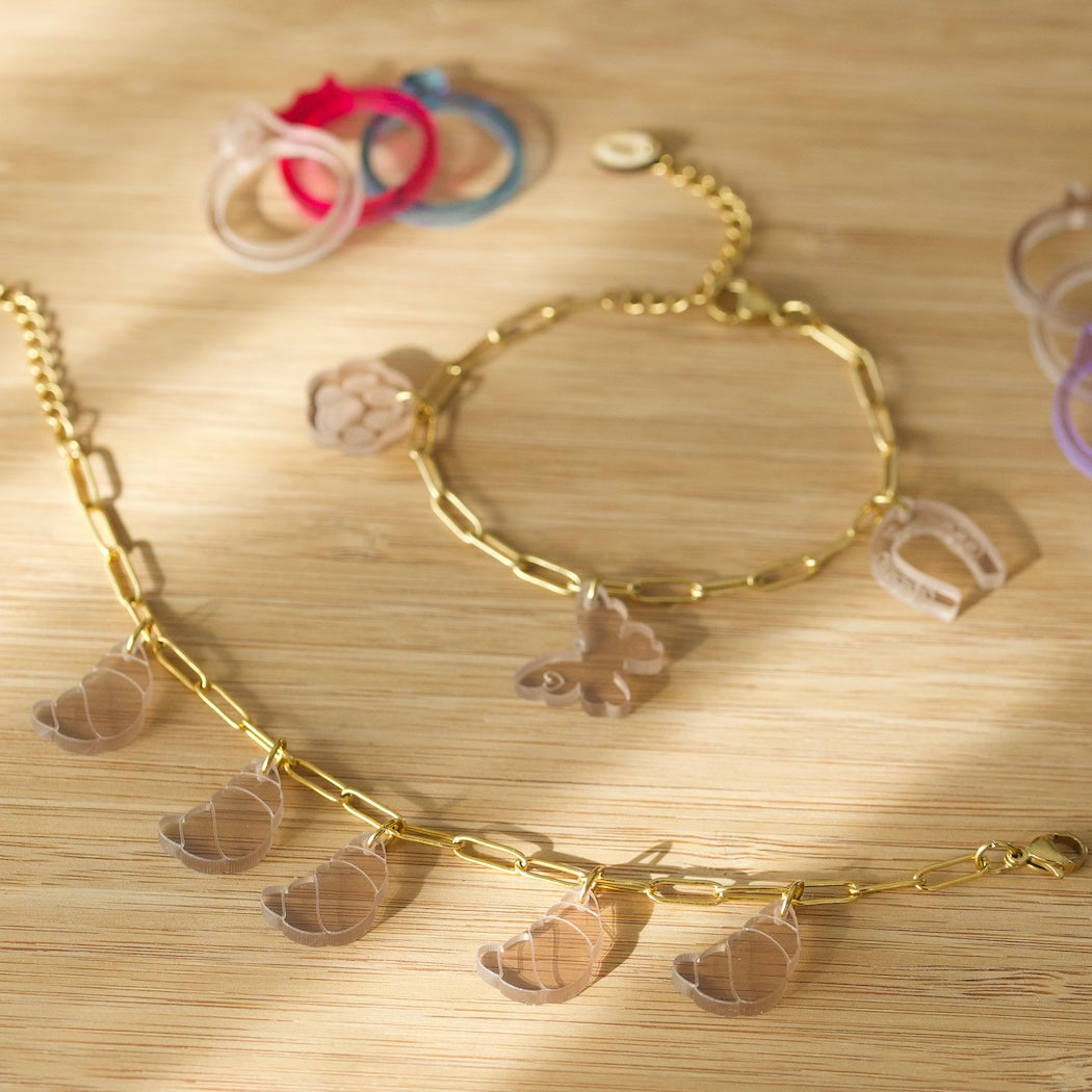 Bedelarmband – Croissantjes – Lichtbruin Acryl