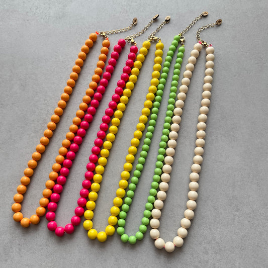 Ketting met gele acryl kralen