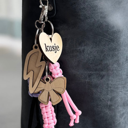 Sleutelhanger met houten strikje