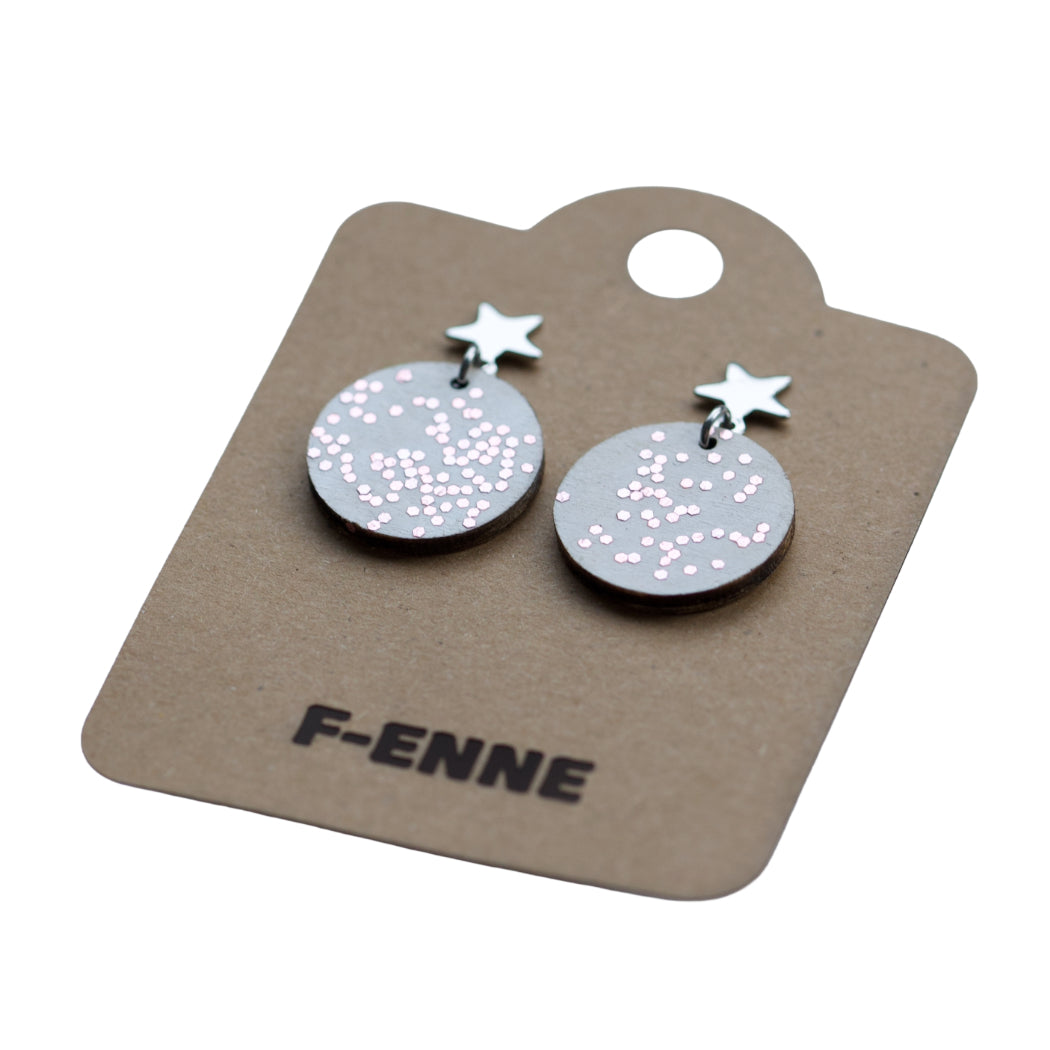 Kerstoorbellen – witte cirkel met paarse glitter