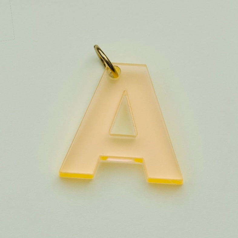 Acryl Bedeltje – Initiaal