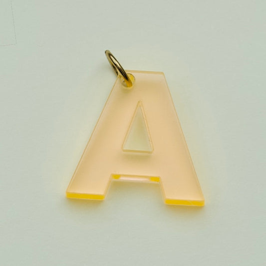 Acryl Bedeltje – Initiaal