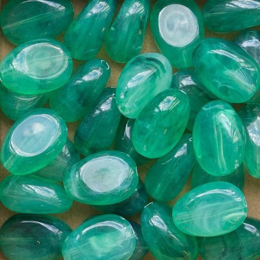Donkergroene acryl kralen ovaal