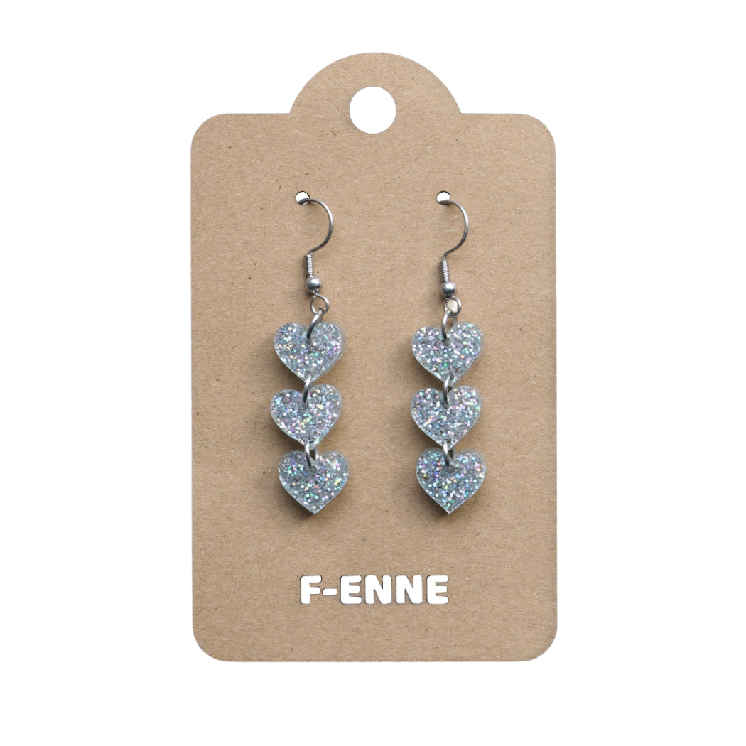 Triple hartjes oorbellen - glitter acryl - zilverkleurig