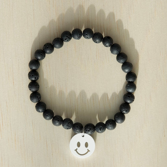 Jongensarmband met lavasteentjes en smiley