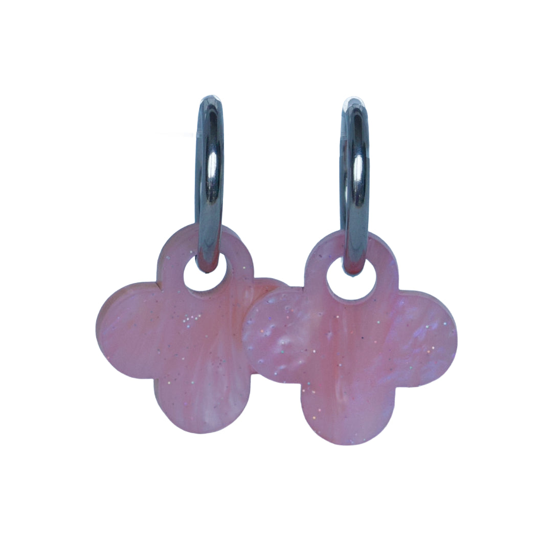Oorbellen - creolen met roze marble klaver