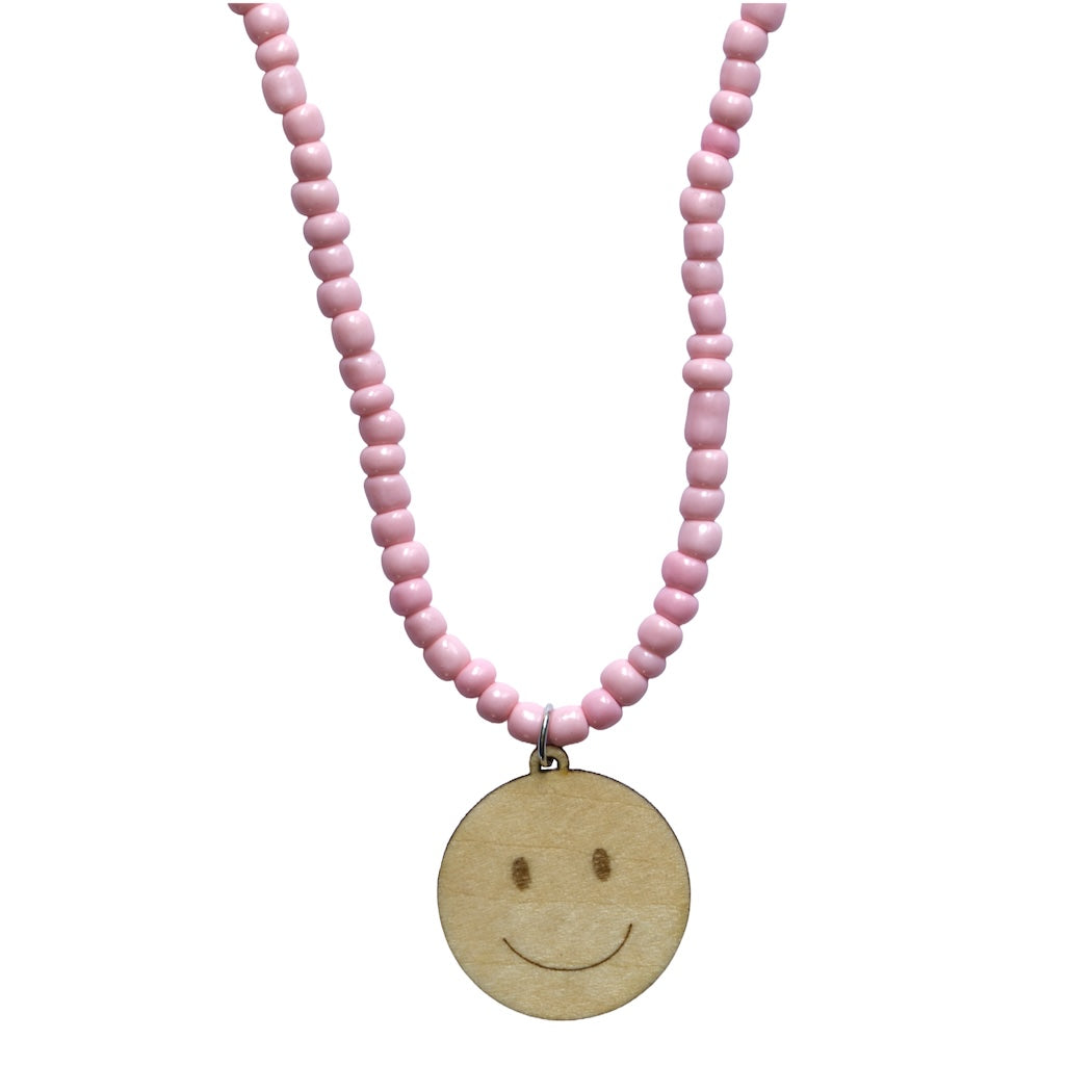 Ketting met houten smiley-hanger