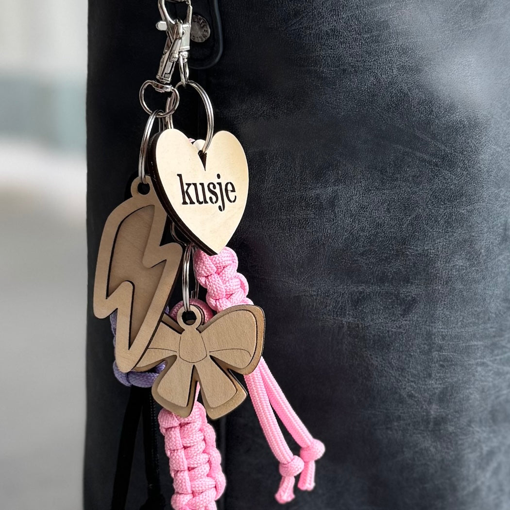 Sleutelhanger met houten bliksem
